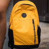 MOCHILA EMBORRACHADA AMARELA 22L